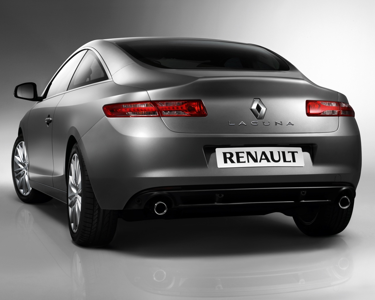 Зад Рено Лагуна обои