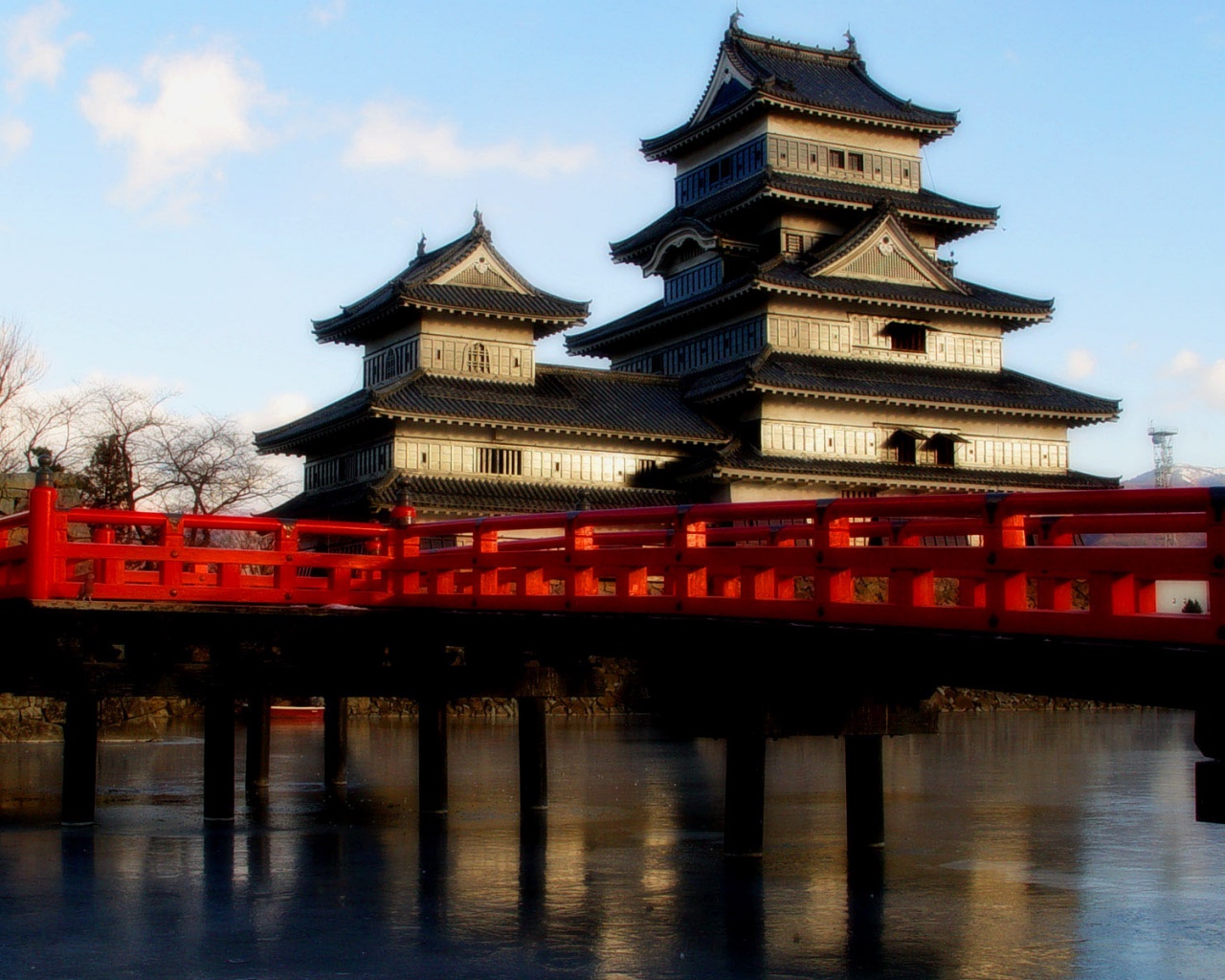 Дом на берегу обои