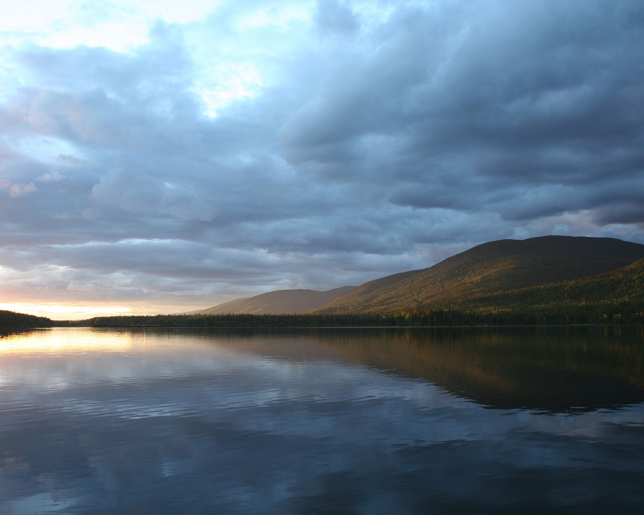 Вид на озеро обои