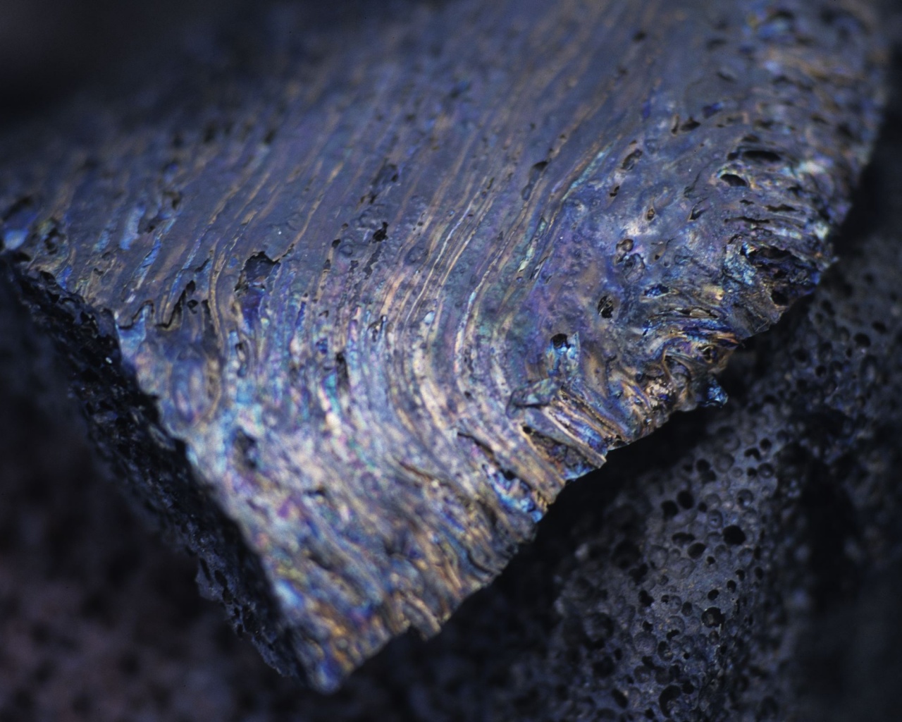 Металл с радужным отливом обои