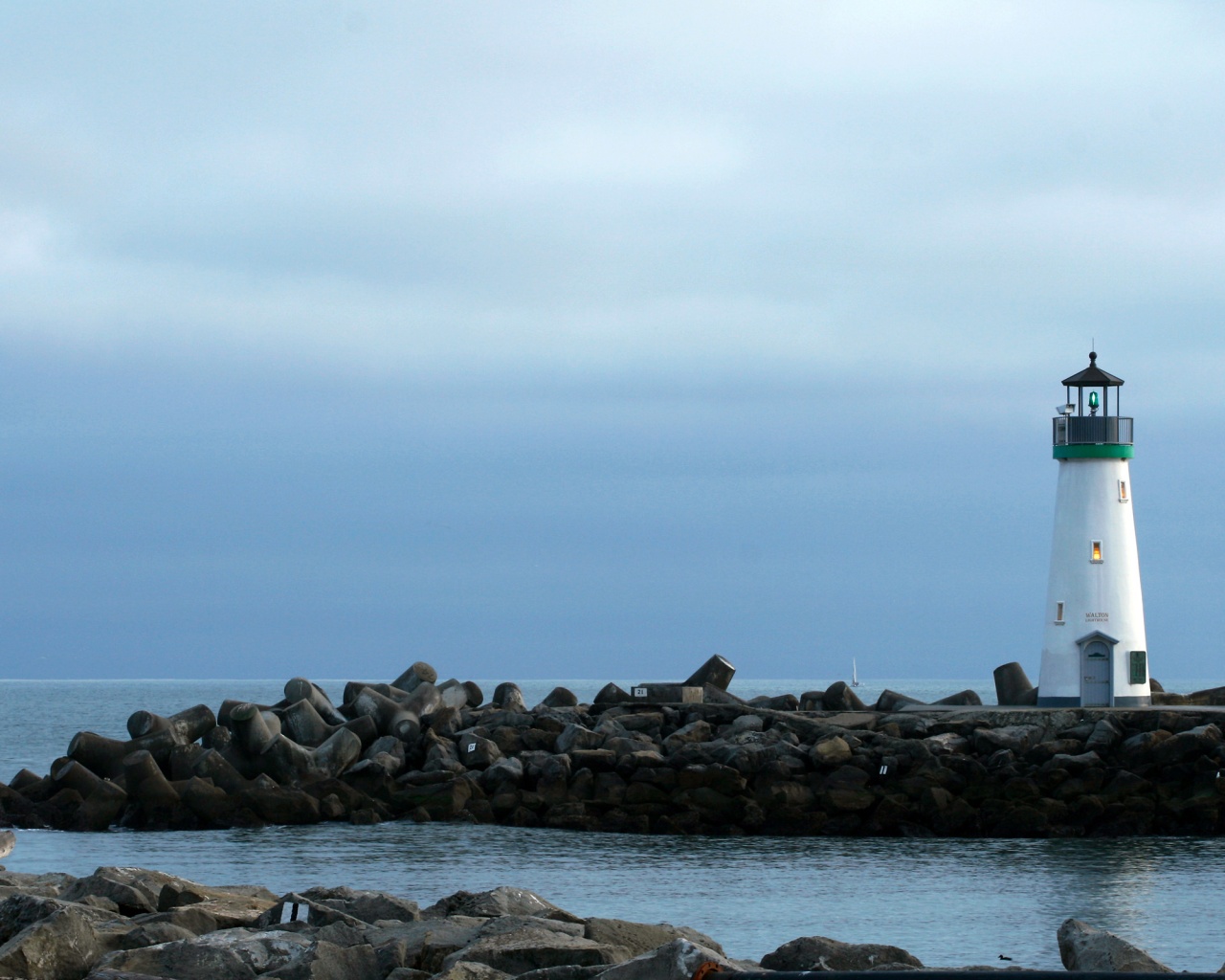 Маяк в порту Санта-Круз обои