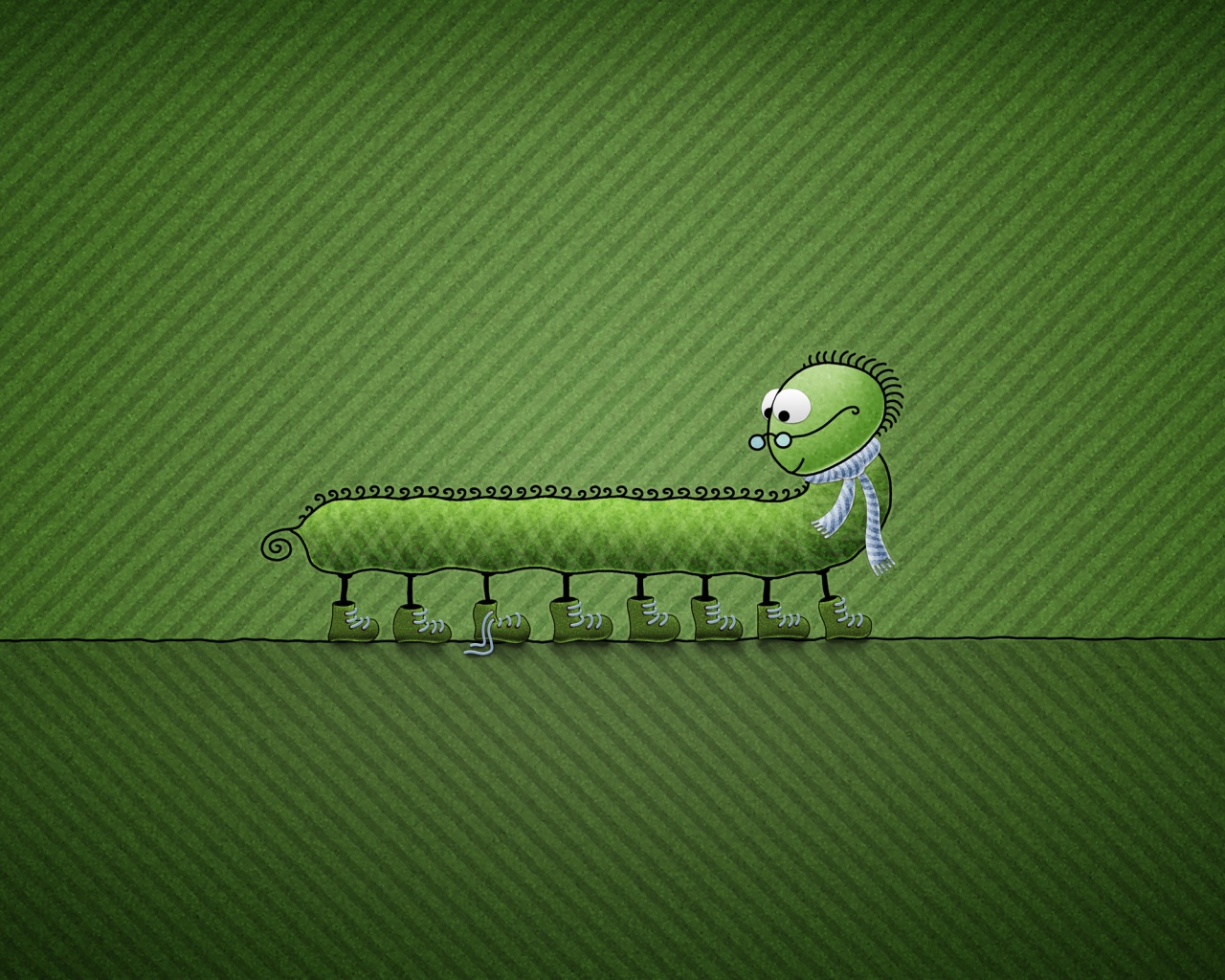 Гусеница в ботинках обои