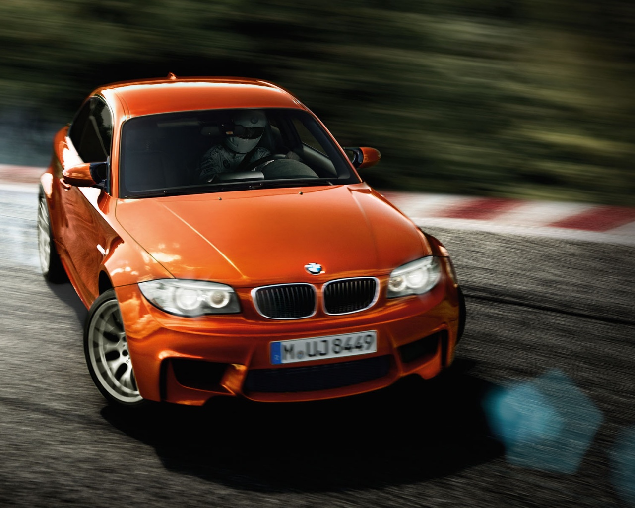 BMW M1 в заносе на треке обои