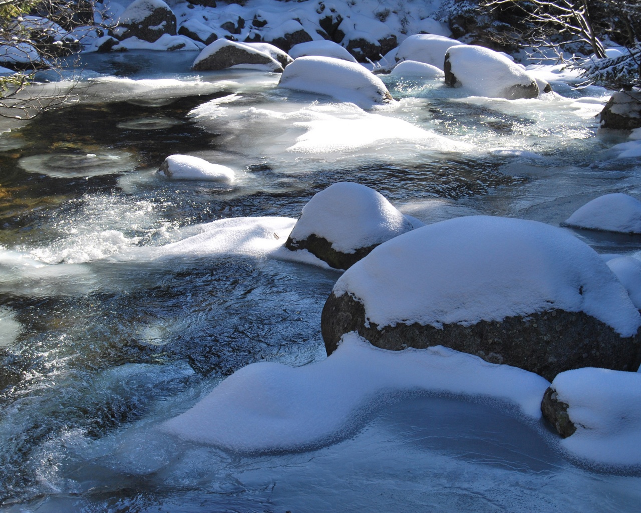 Замёрзжая речка обои