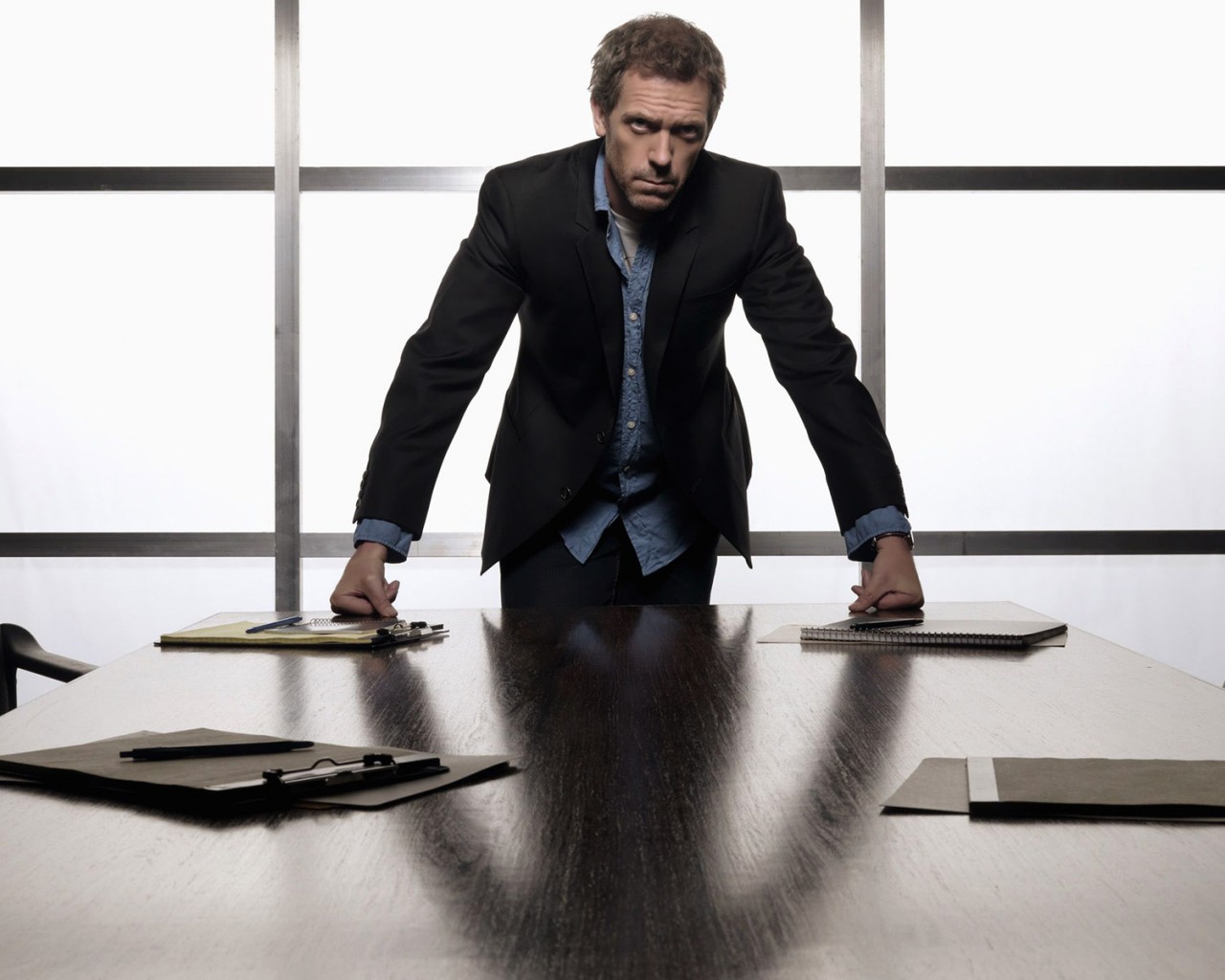 Хью Лори обои