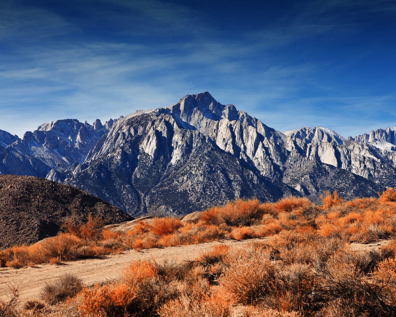 Горы у пустыни обои