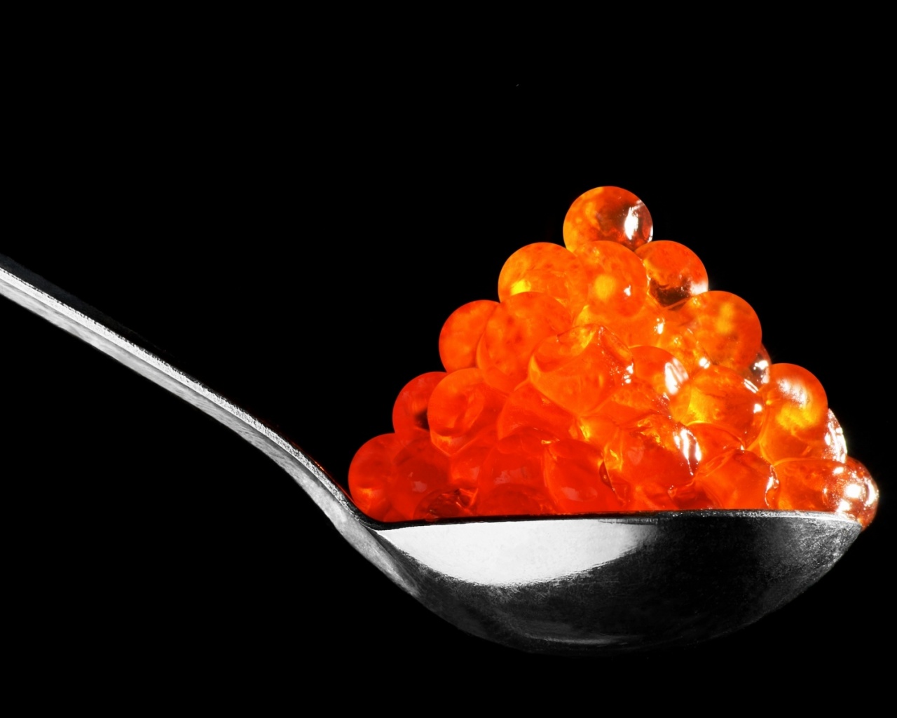 Ложка красной икры обои