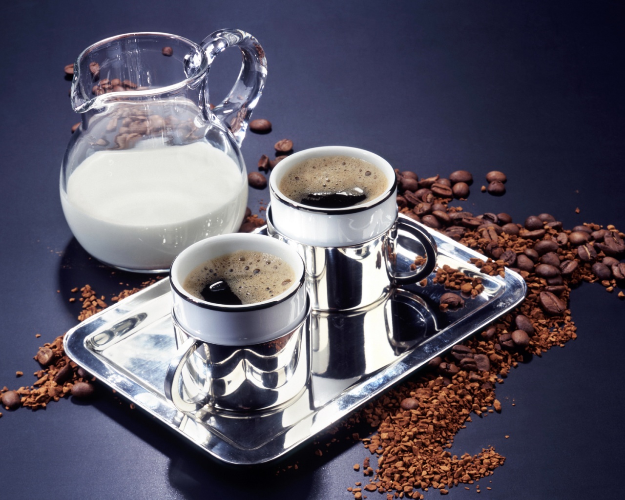 Поднос с кофе обои