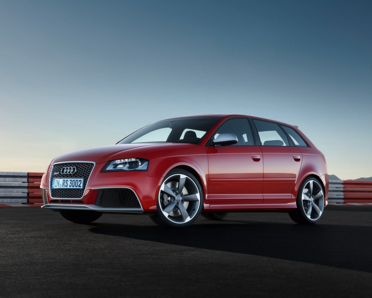 Фотосессия Audi RS3 на треке обои