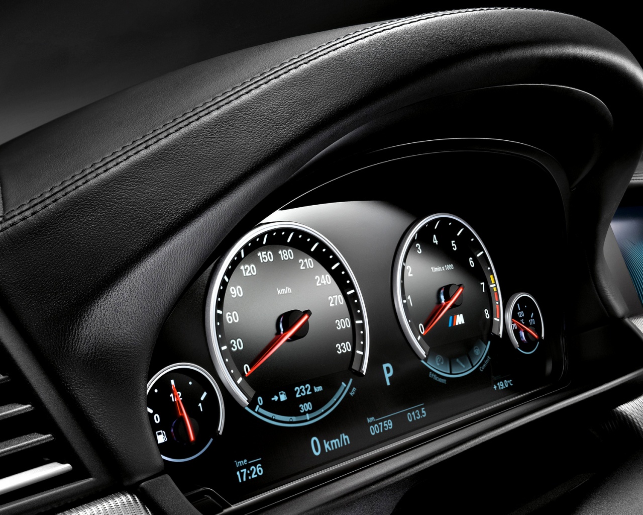 Приборная панель BMW F10 обои