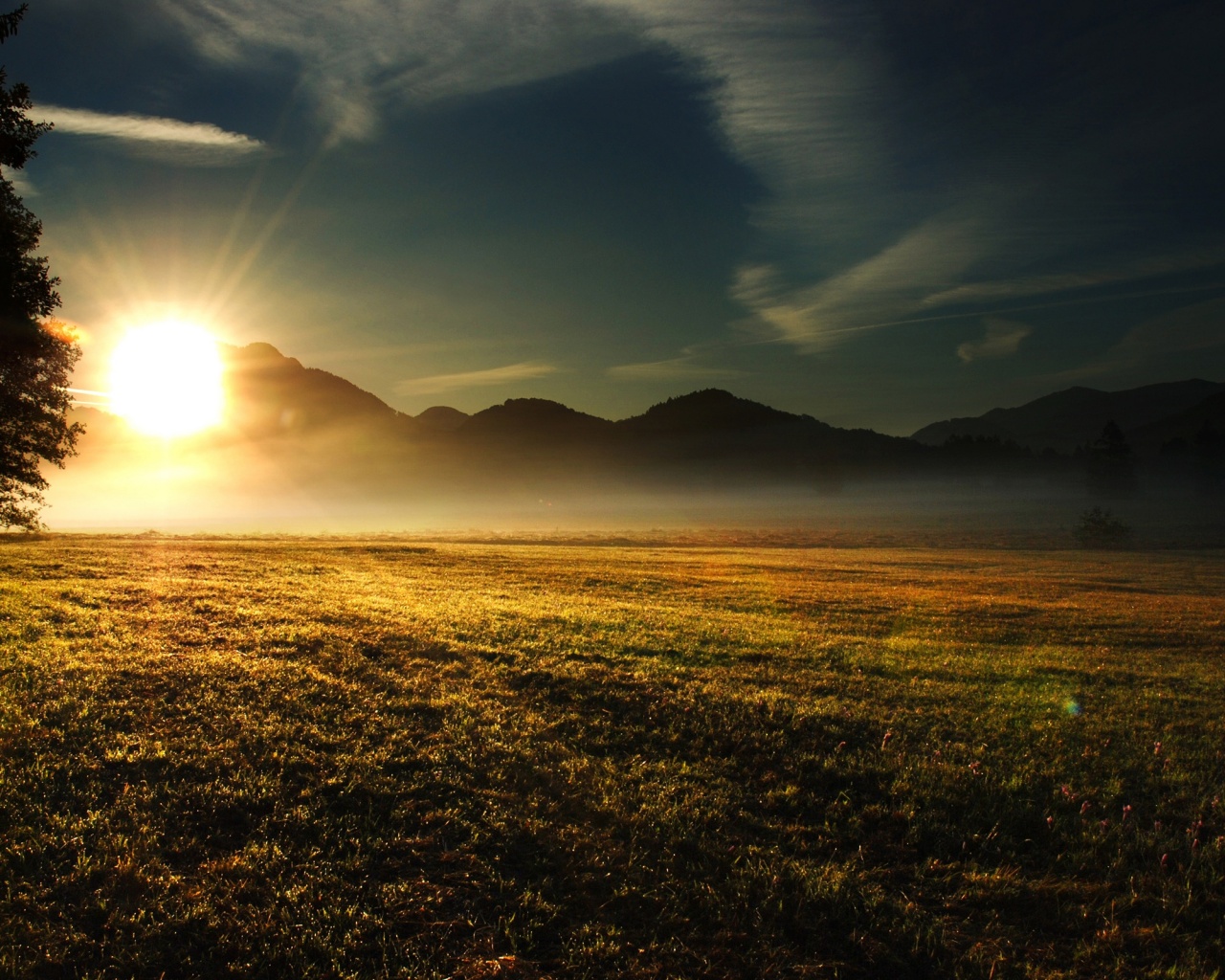 Восход над горами обои