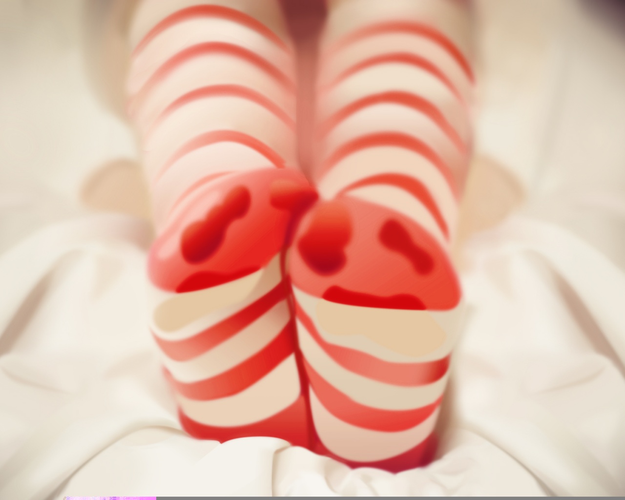 Ножки в полосатых чулках обои