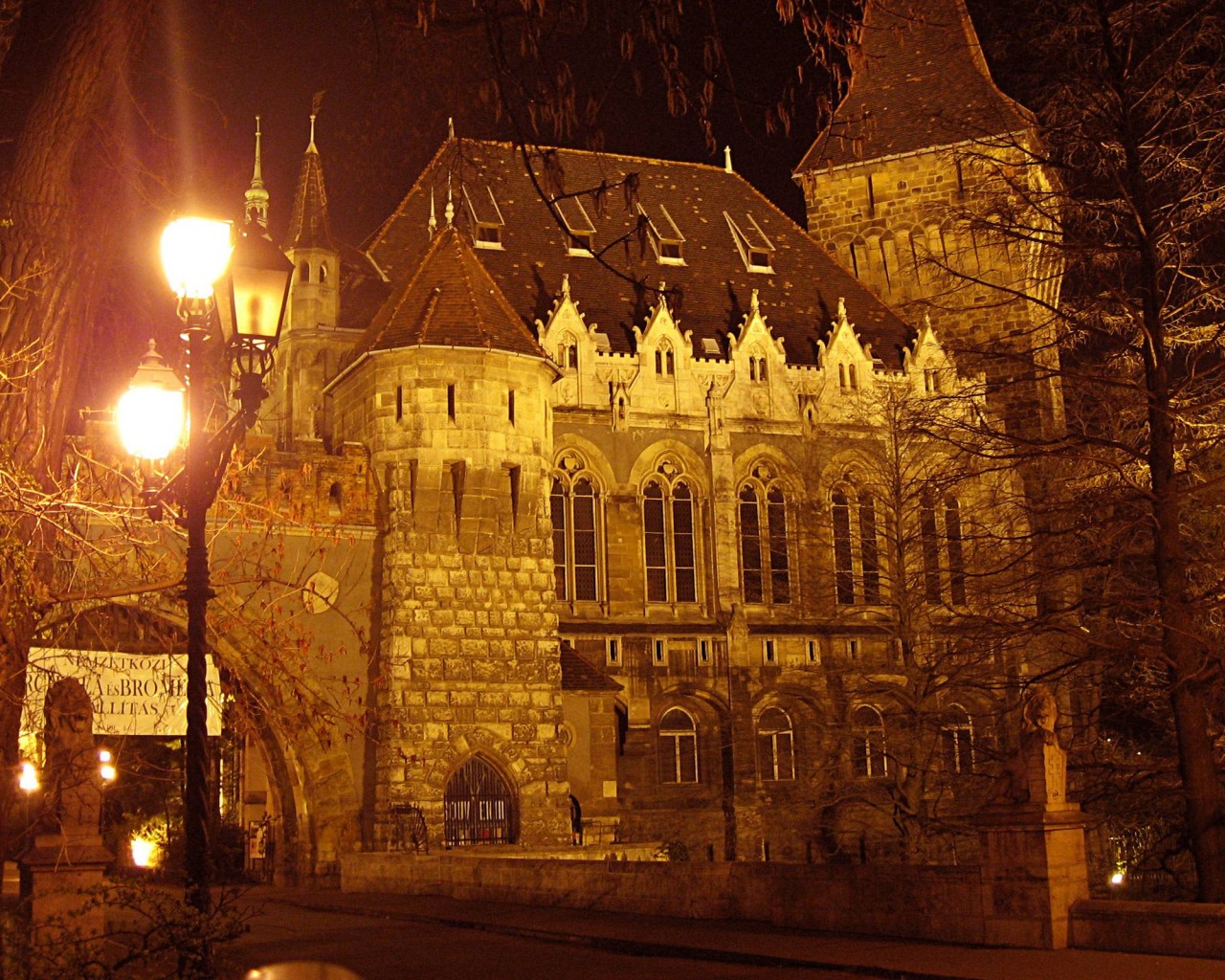 Замок ночью обои