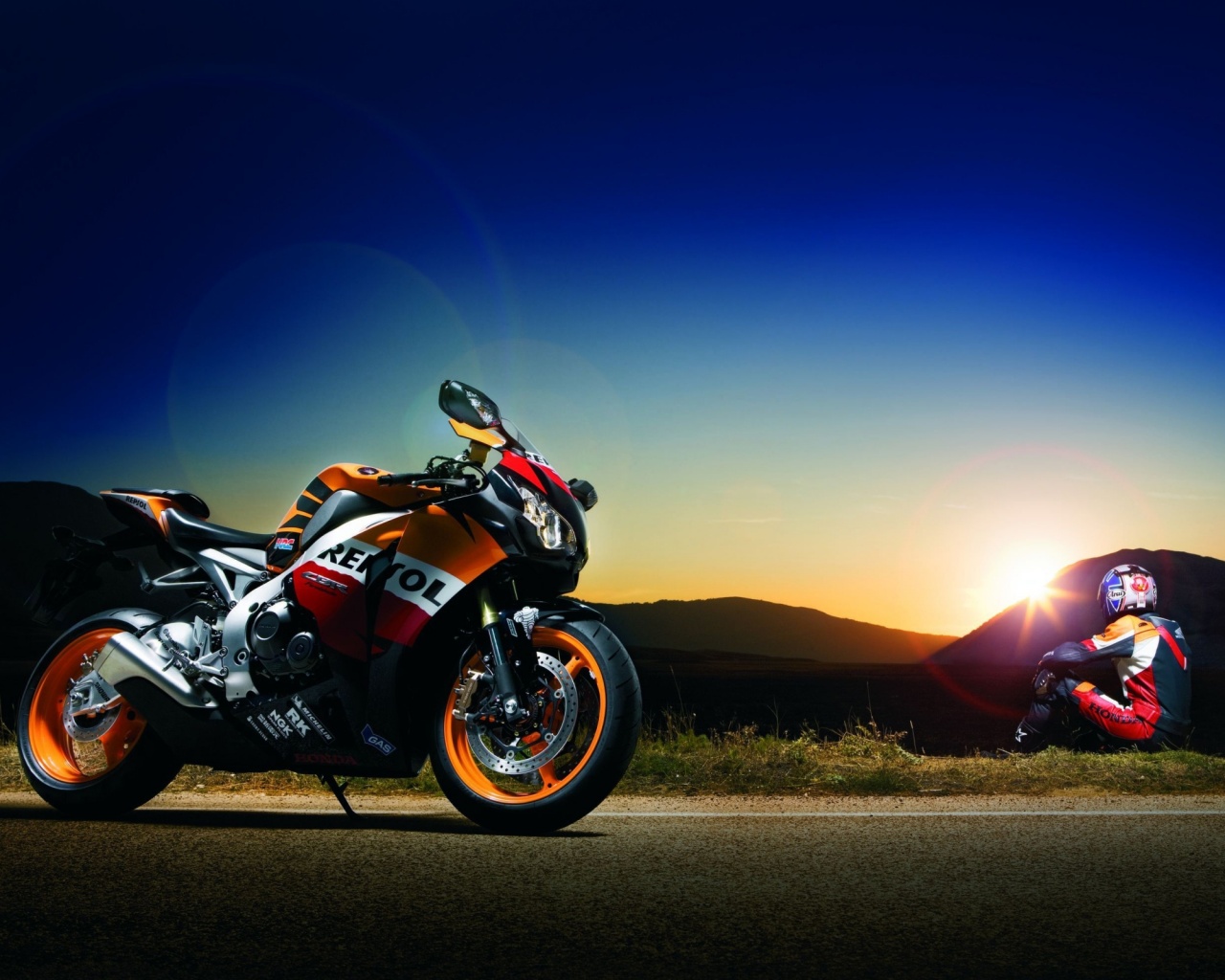 Мотоциклист и мотоцикл обои