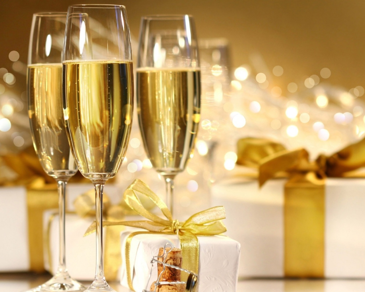 Бокалы с шампанским обои