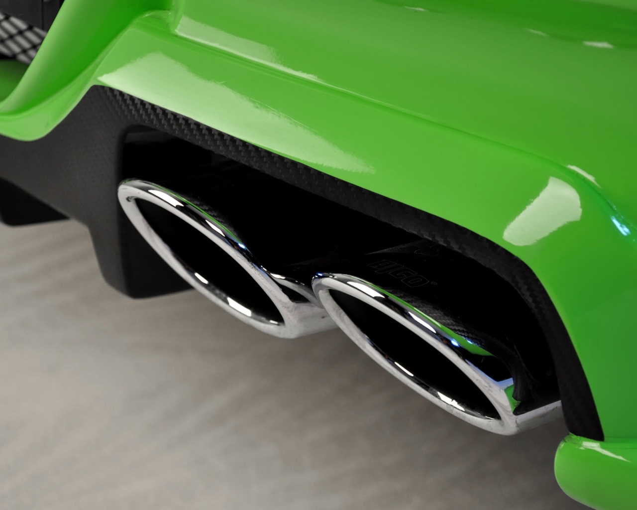 Выхлопная труда обои