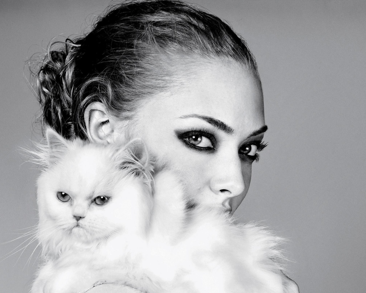 Девушка с кошкой обои
