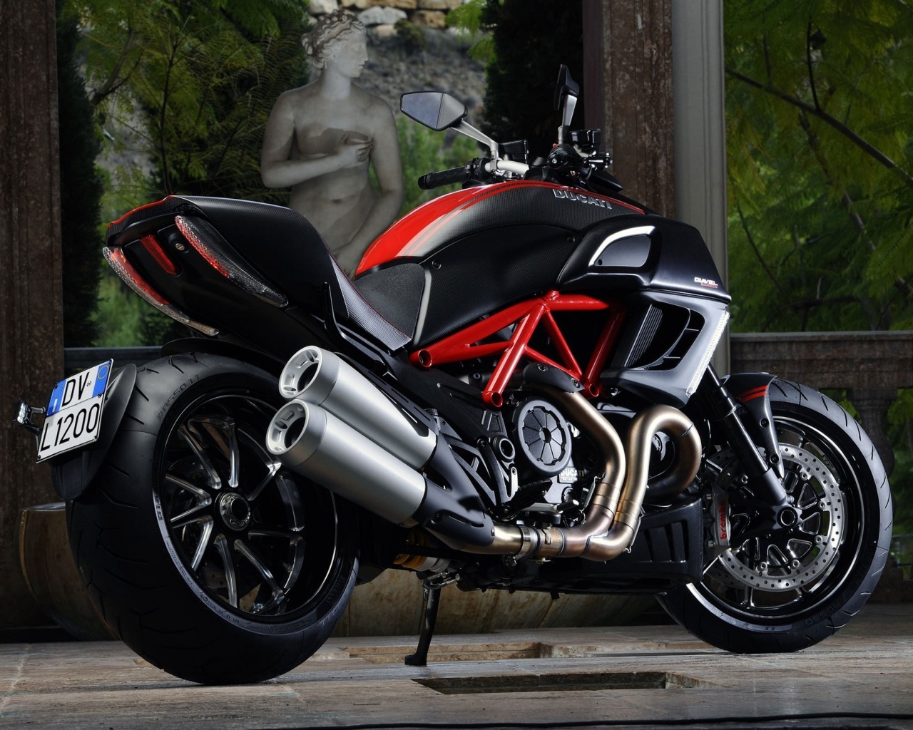 Дукати обои