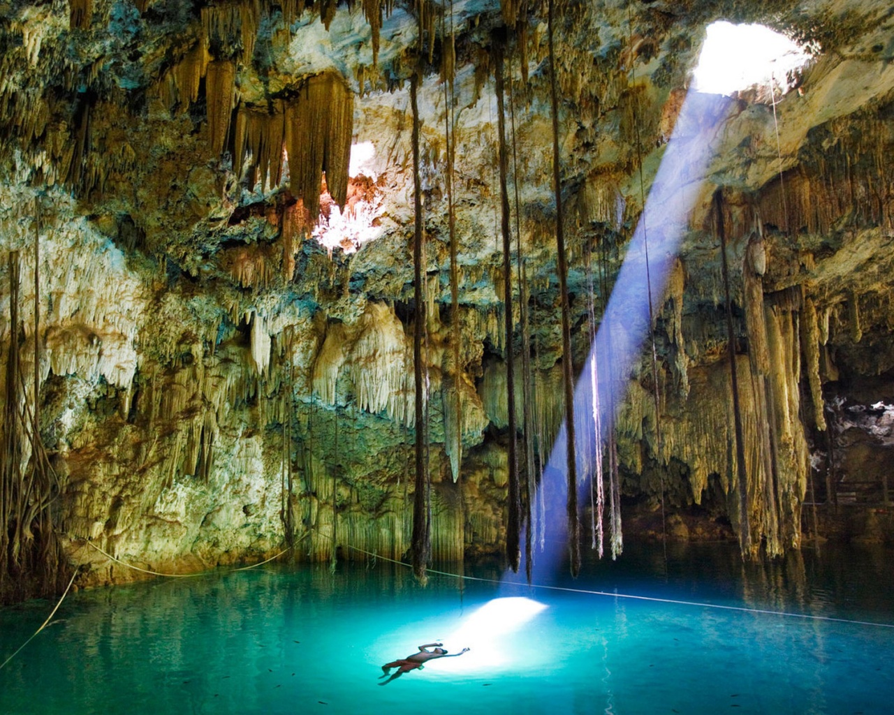 Пещера сталактитов обои