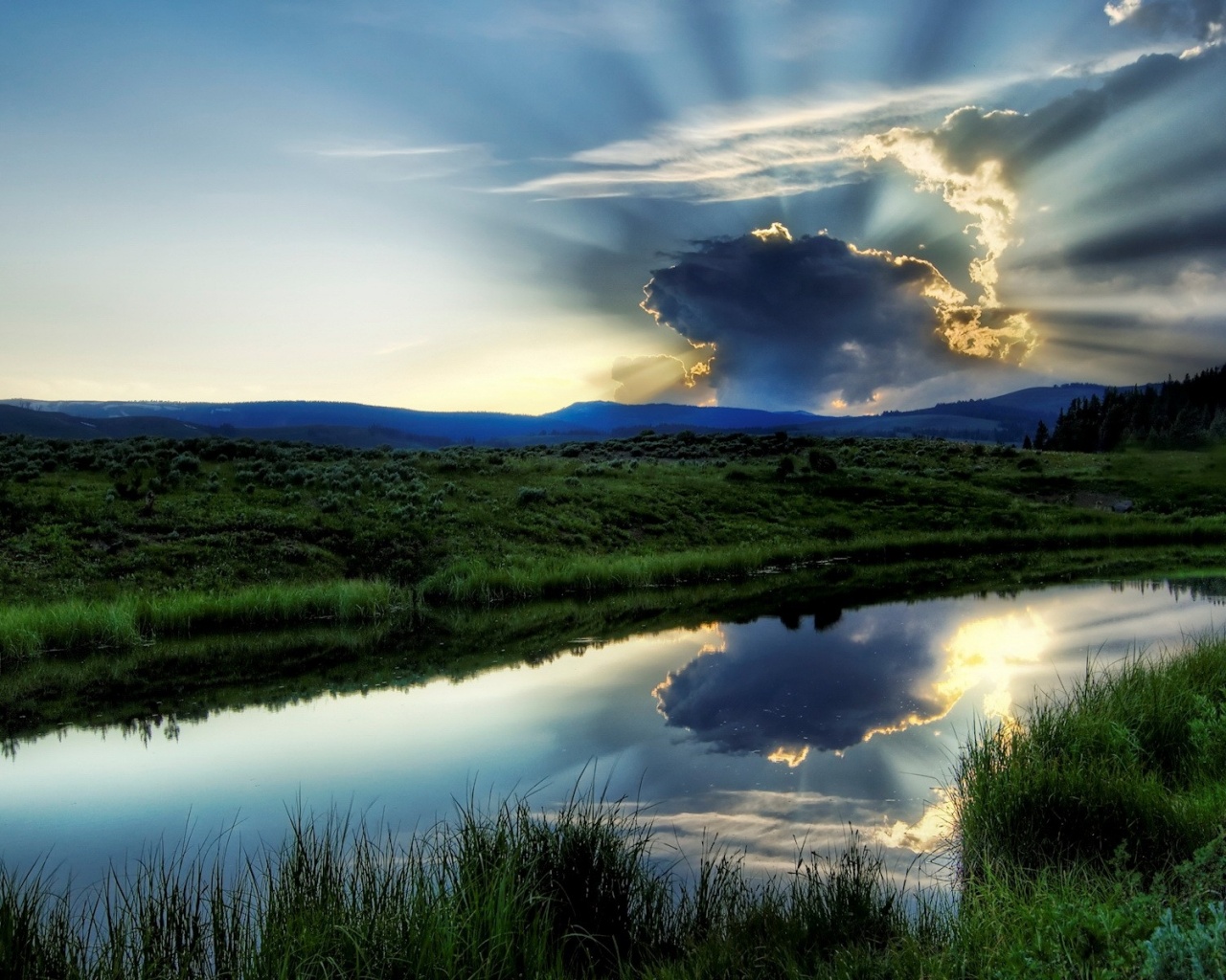 Облако над лугом обои
