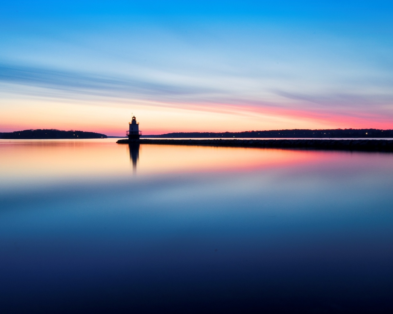Маяк и его отражение обои