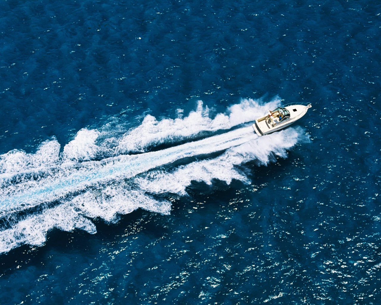 Вид на катер обои