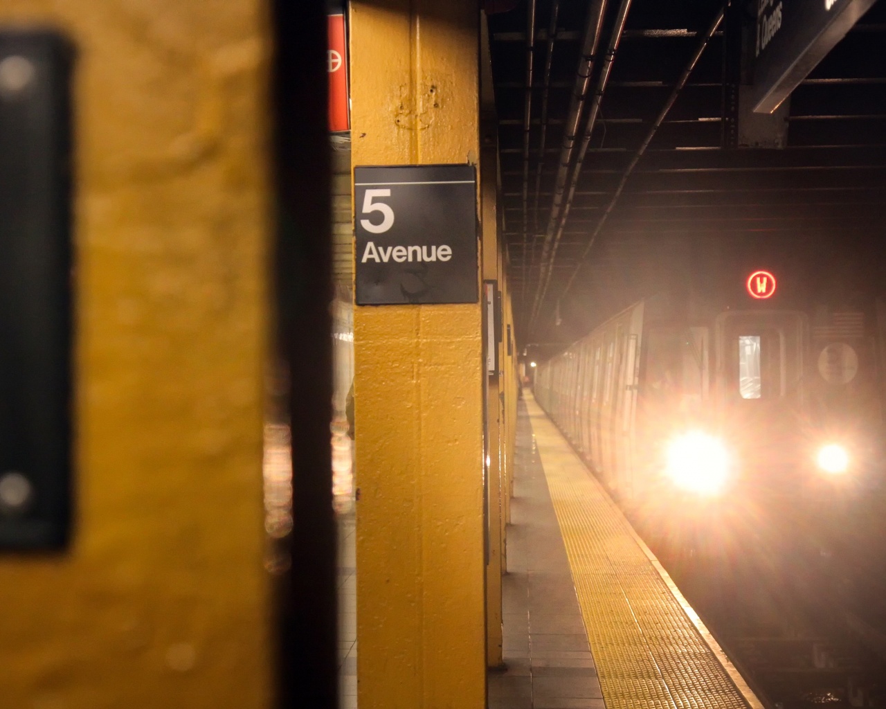 Станция метро обои