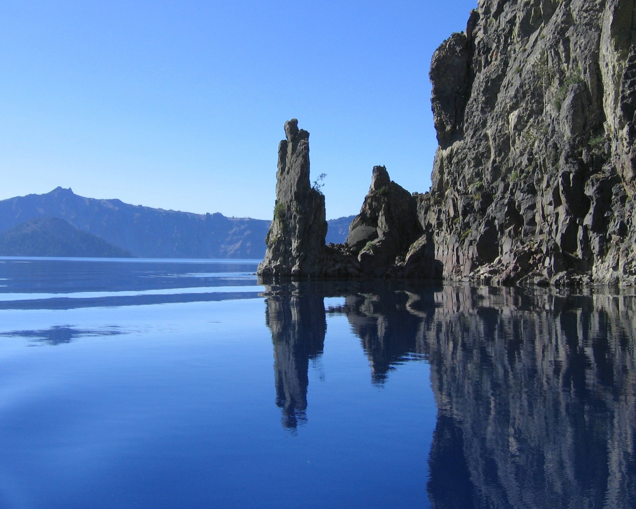 Скалистый берег обои