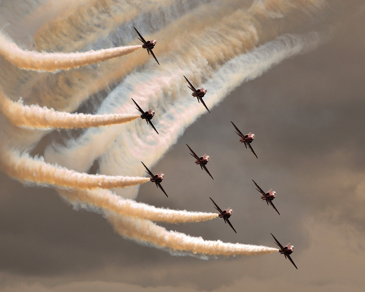 Красивая эскадра самолетов на авиашоу обои