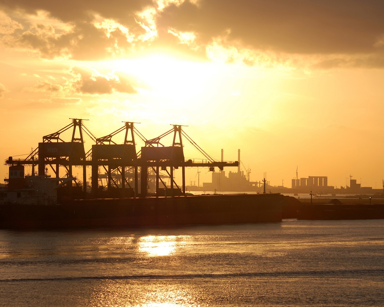 Грузовой порт обои