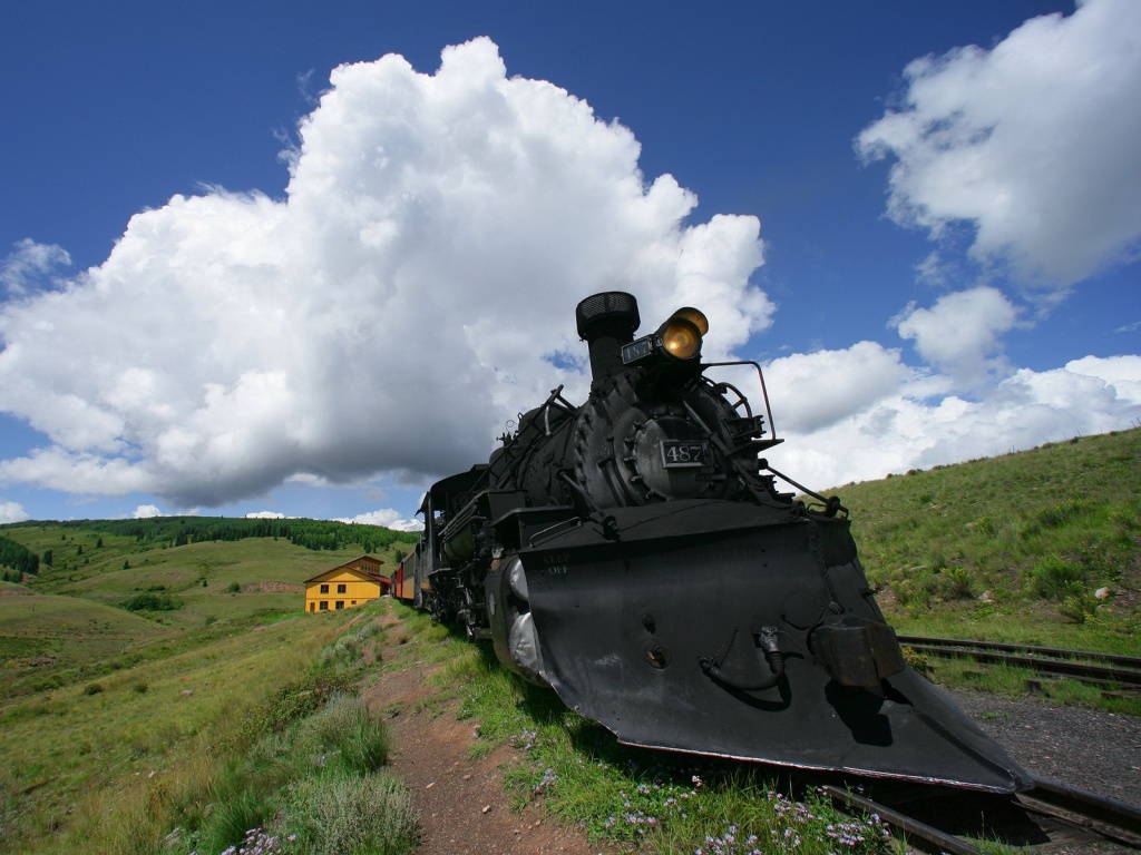 Паровоз на деревенской станции обои