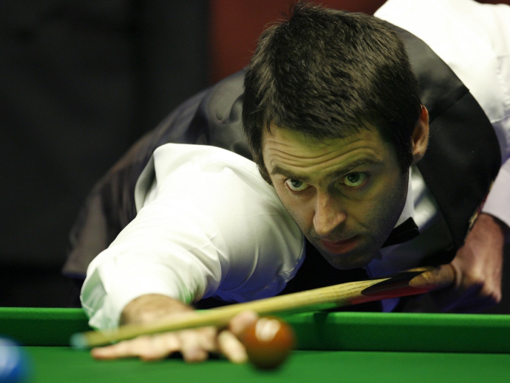 Игрок в бильярд обои