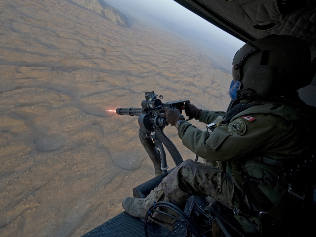 Обстрел с борта вертолета обои