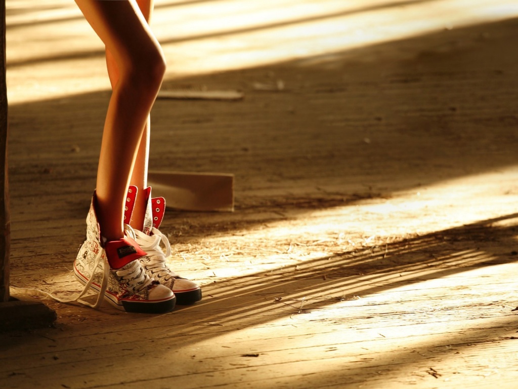 Ножки в кедах обои