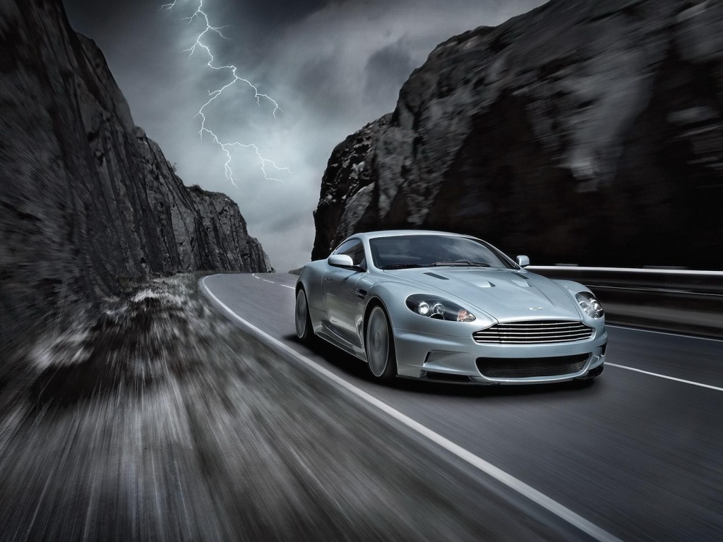 Астон мартин на горной дороге обои