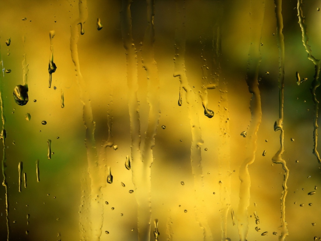 Текущая по стеклу вода обои