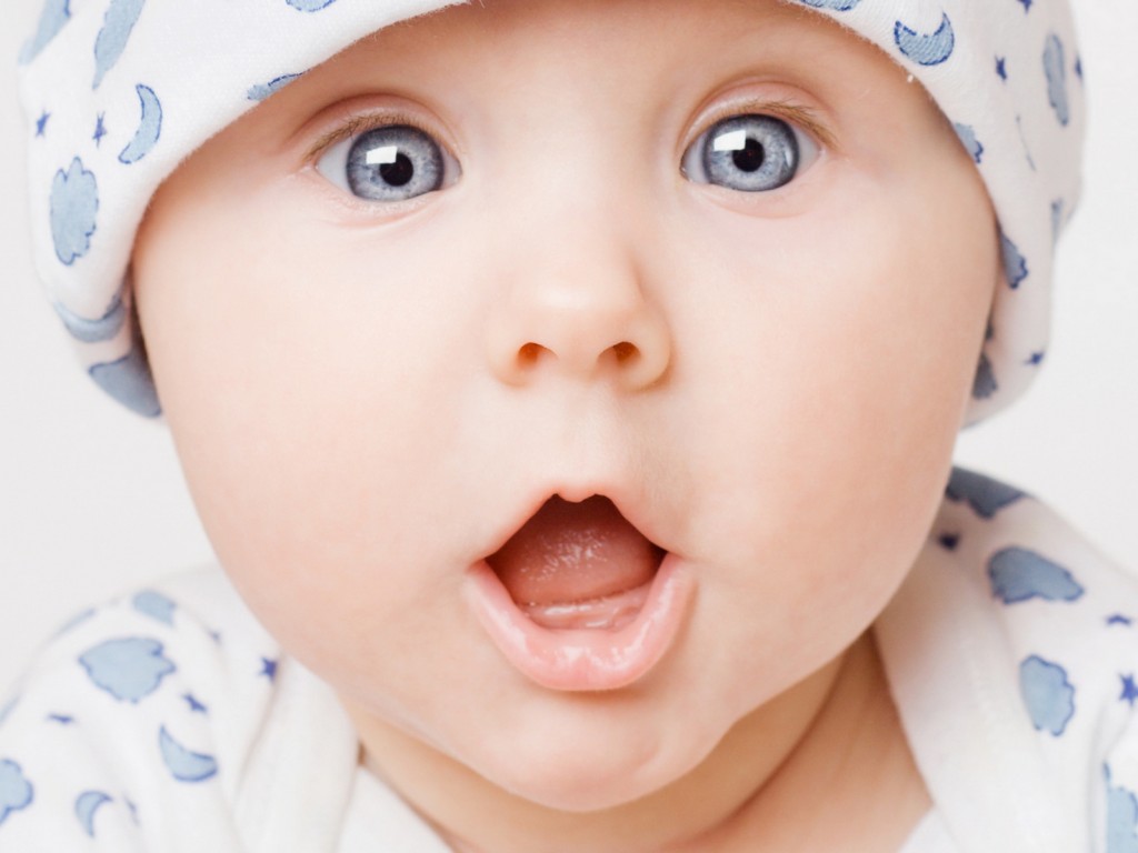 Удивлённый малыш обои