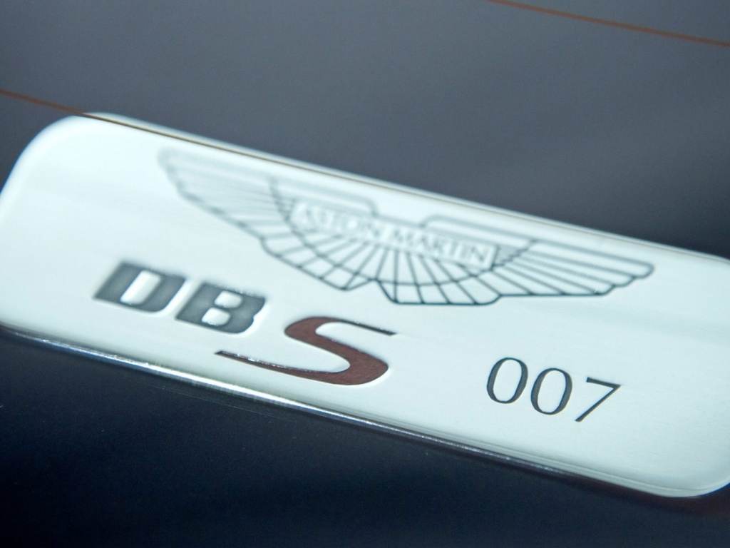 Астон Мартин Джеймса Бонда, табличка обои