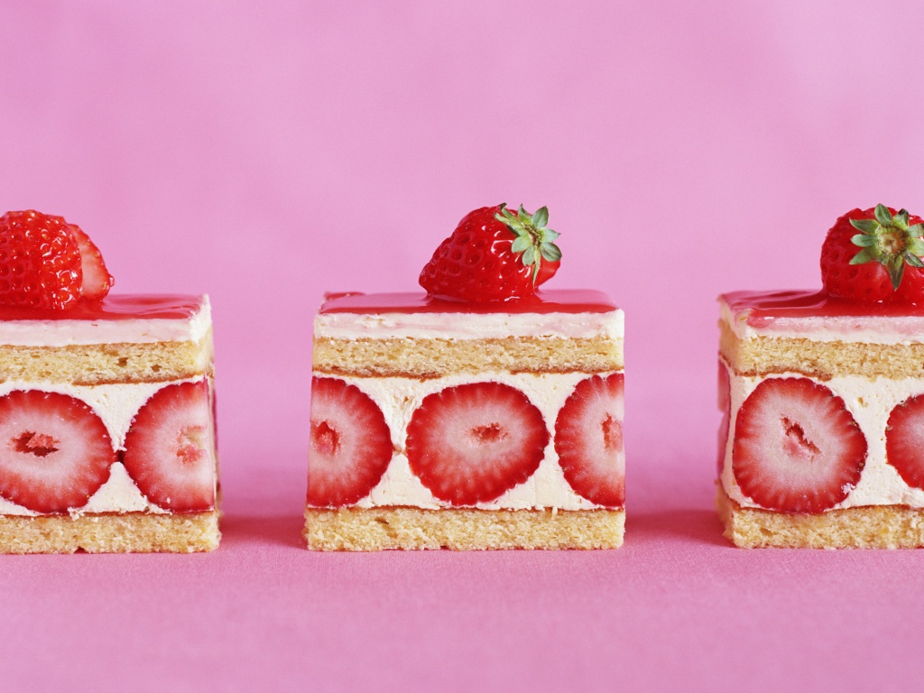 Ломтики клубничного торта обои