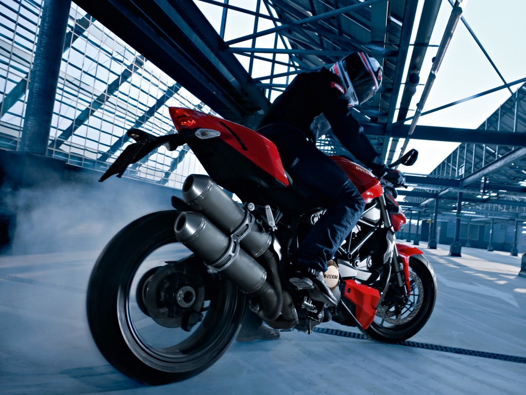 Пробуксовка на мотоцикле обои