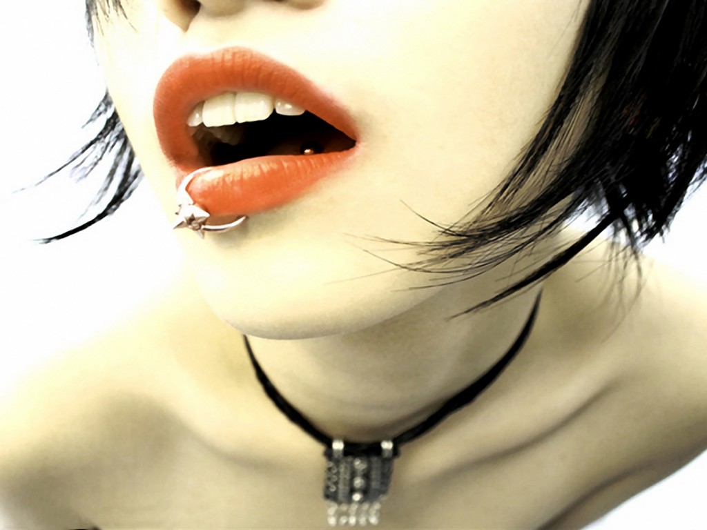 Девушка с кольцом обои