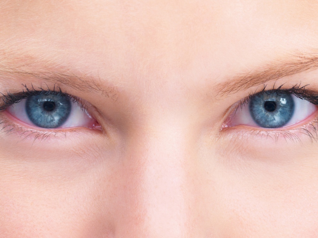 Она смотрит на тебя обои