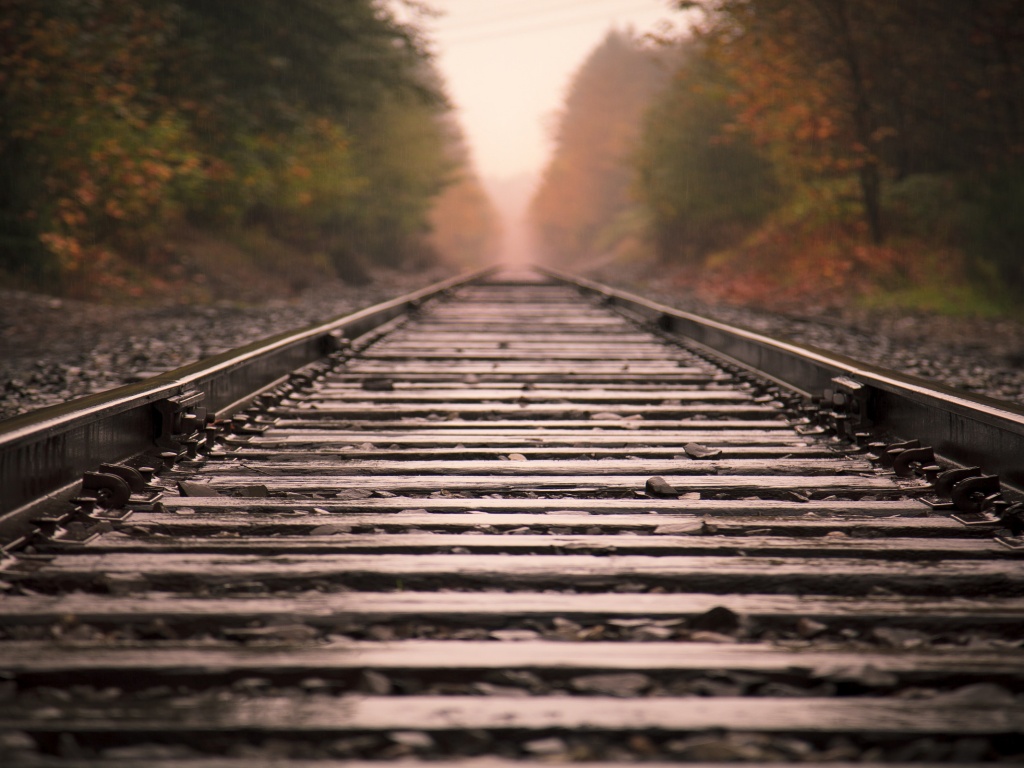 Железная дорога после дождя обои