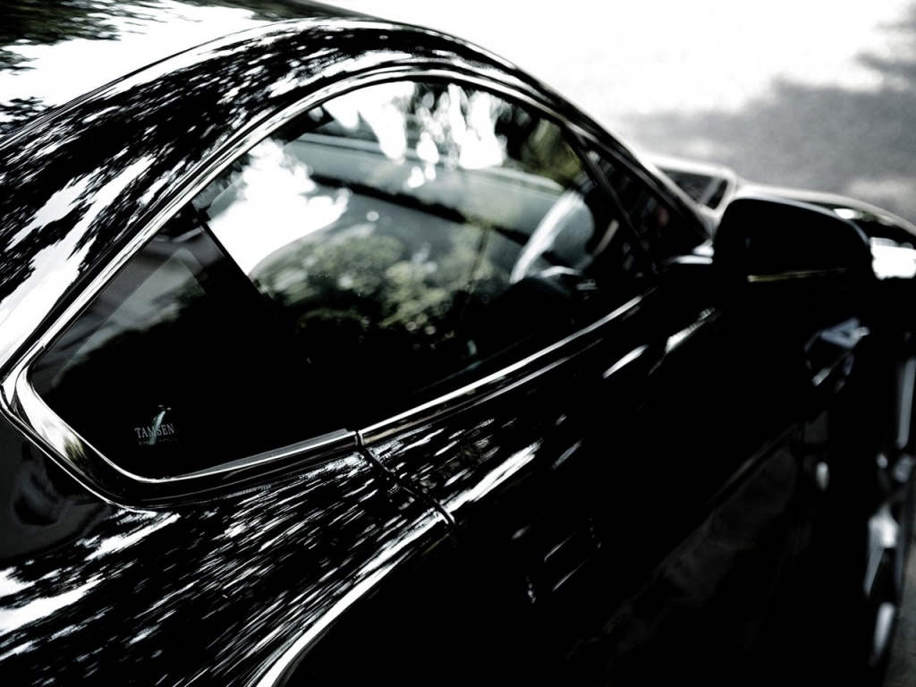 Астон-мартин боковое стекло обои