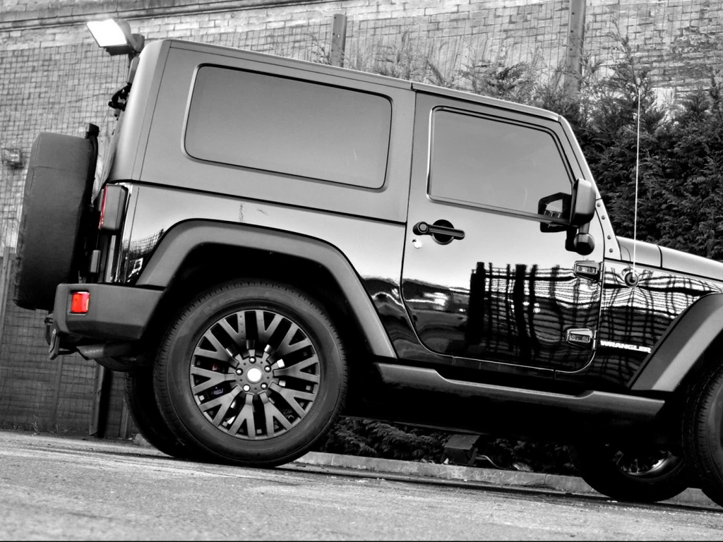 Черный внедорожник обои