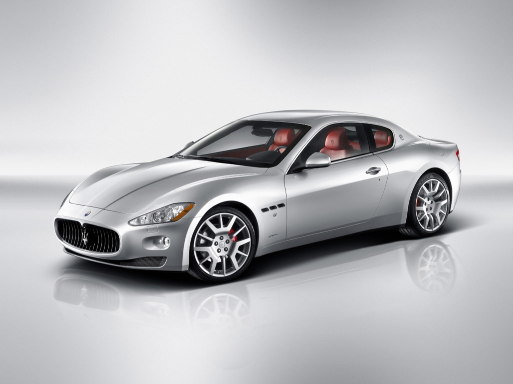 Грандтуризмо на белом фоне обои