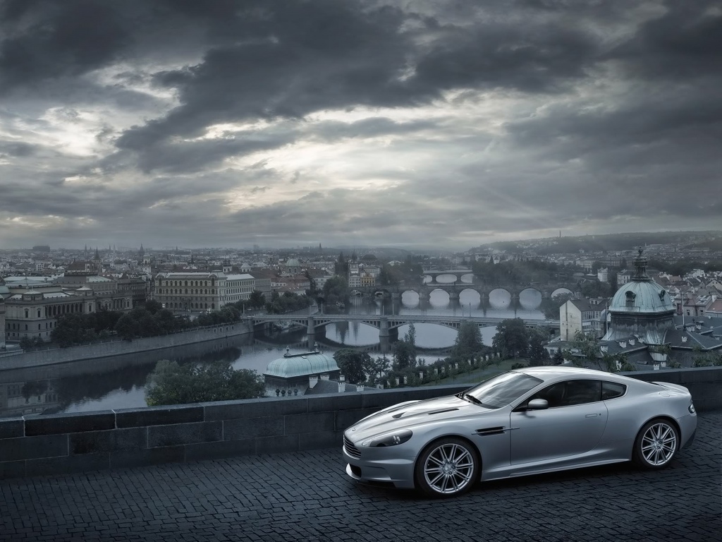 Aston Martin в городе обои