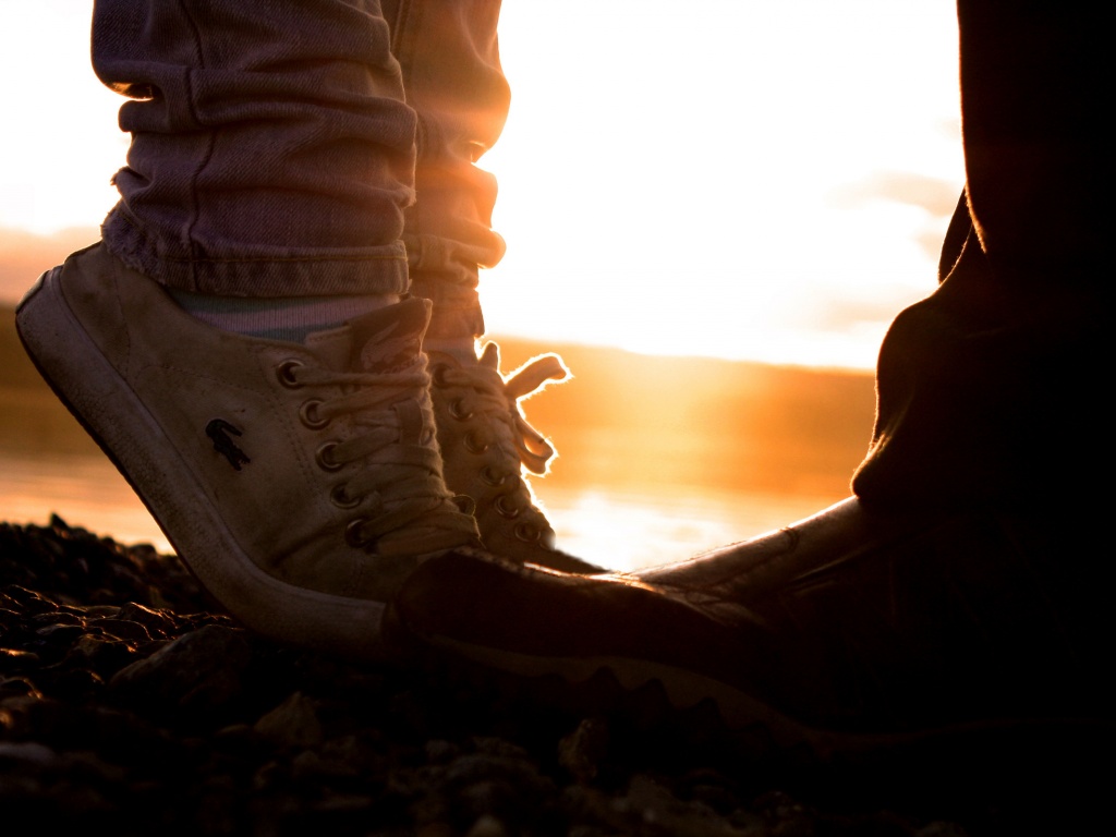 Поцелуй на цыпочках обои