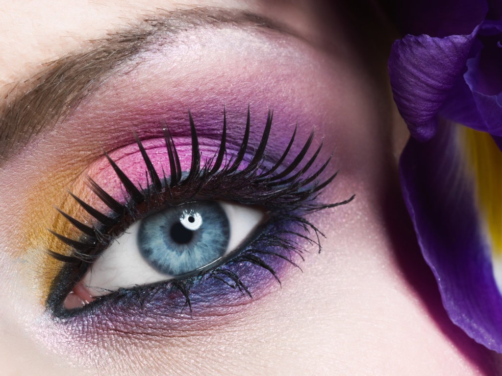 Макияж и цветок обои