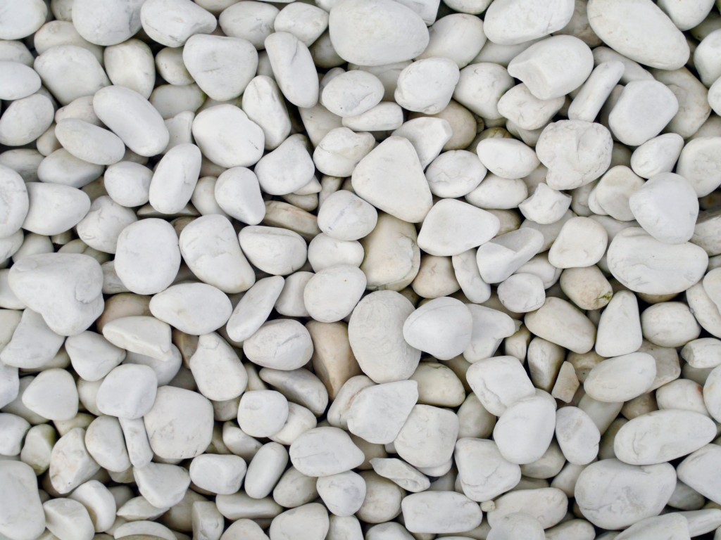 Крупная белая галька обои